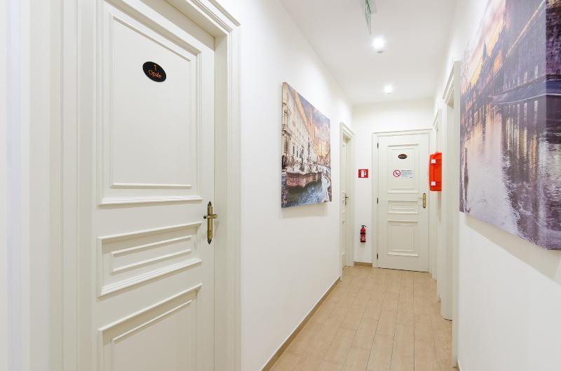 Accommodation Delia โรม ภายนอก รูปภาพ